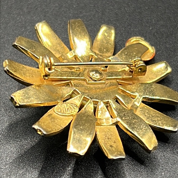 Vintage Weiss flower brooch with ladybug - Picture 5 of 5